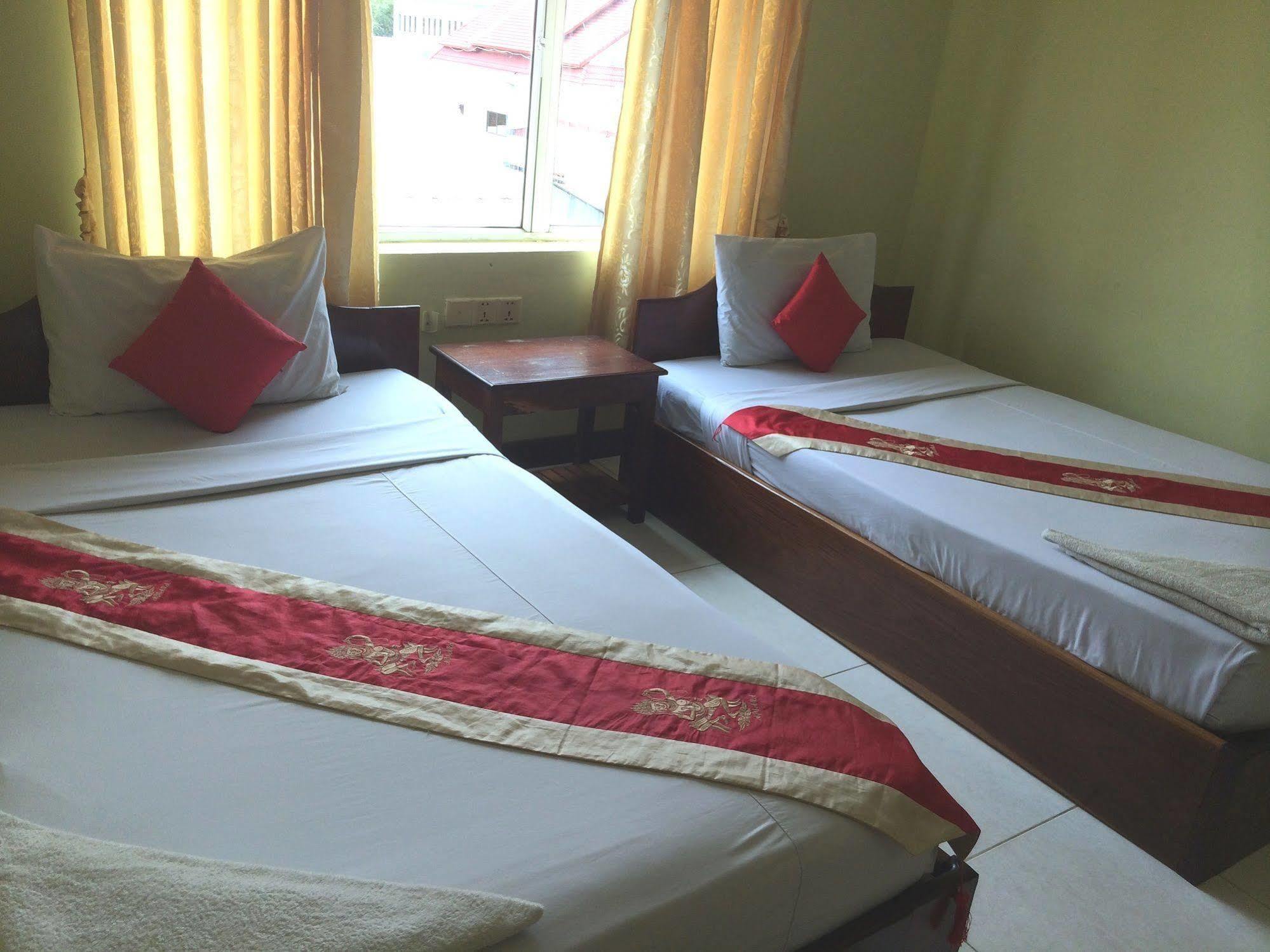 Side Walk Hotel Siem Reap Exteriör bild