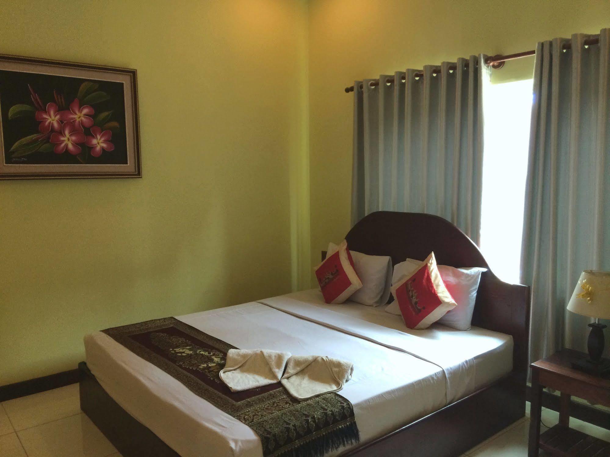 Side Walk Hotel Siem Reap Exteriör bild