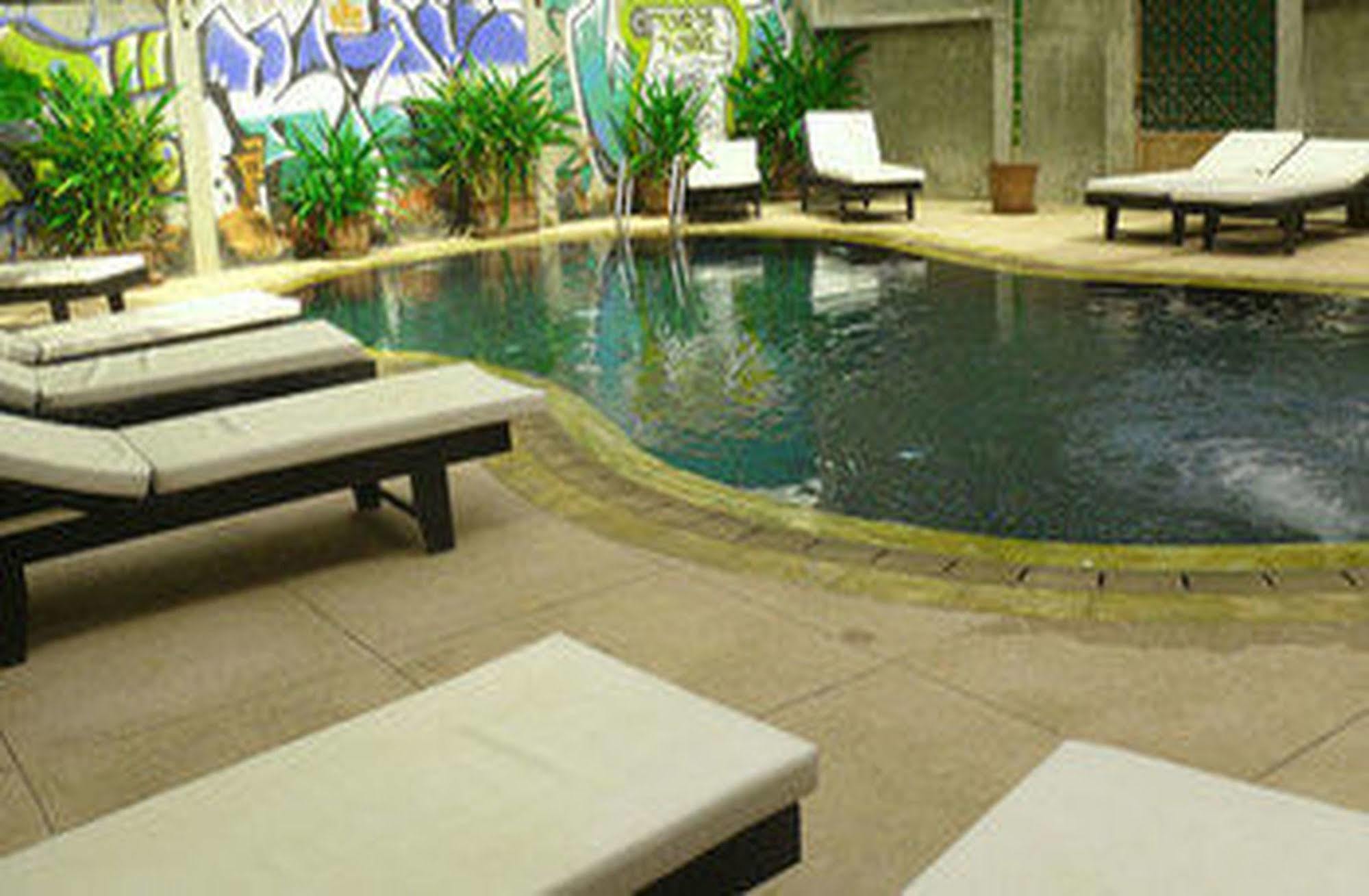 Side Walk Hotel Siem Reap Exteriör bild